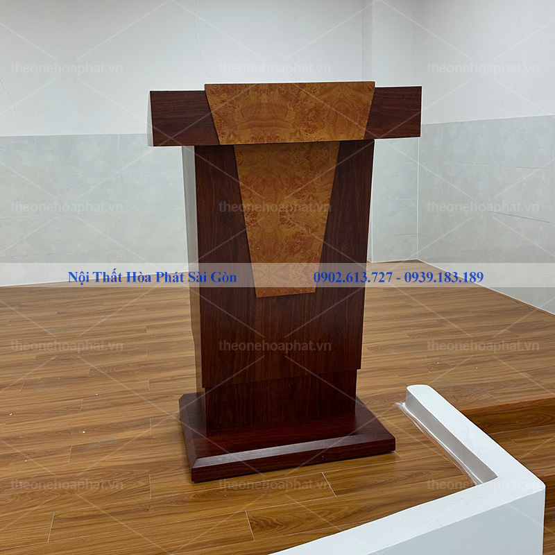 Ảnh thực tế bục phát biểu sơn PU LT01