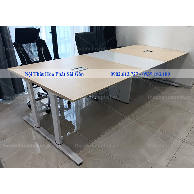 hình thực tế bàn họp chân sắt The One UNH3012CS3