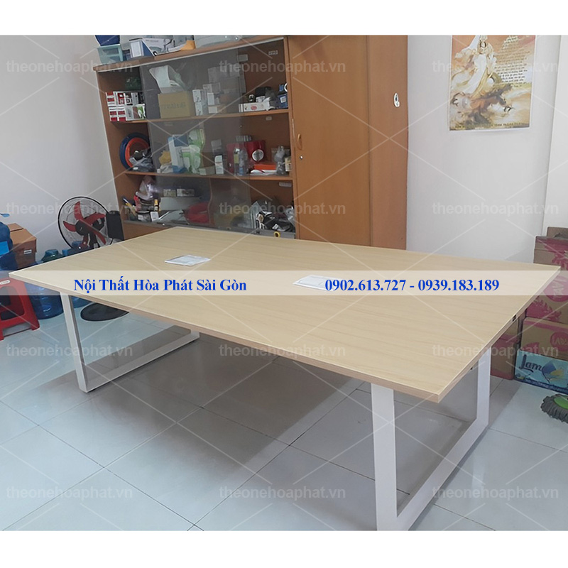 Hình thực tế bàn họp 2m4 HRH2412C5