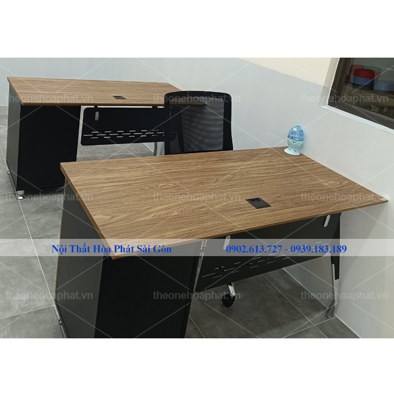 Hình thực tế bàn làm việc chân sắt BRI120SHLC15
