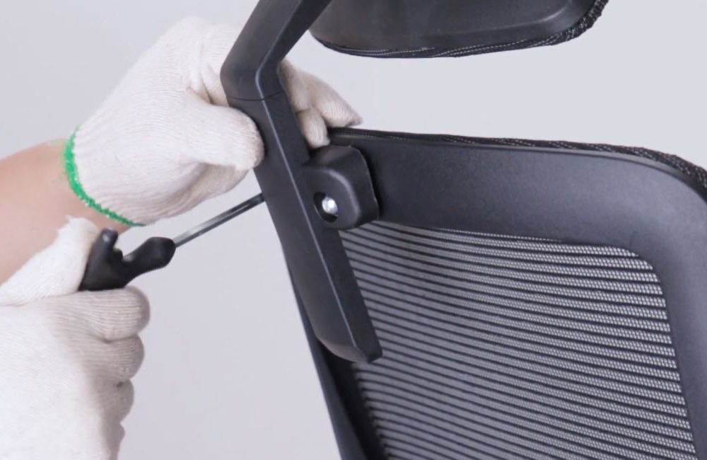 Lắp tựa đầu ghế công thái học